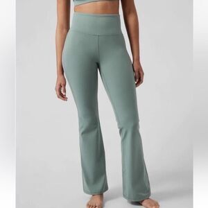 Athleta Women’s Elation Flare Pant Athleisure Minimalistic Grey Size 3X